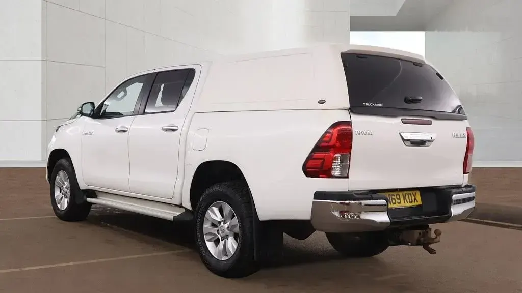 Used Toyota HiLux 150 HP (110 kW) 2019 White Pickup