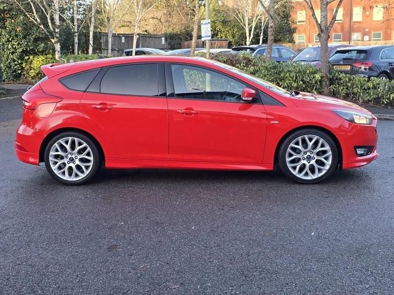 Used Ford Focus ST-Line 140 HP (102 kW) 2018 Red Hatchback