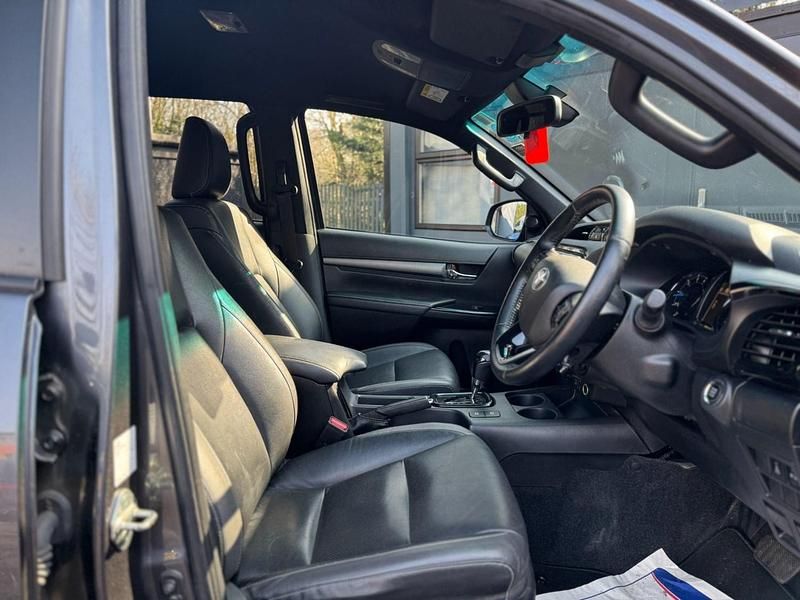 Used Toyota HiLux 204 HP (150 kW) 2021 Grey Pickup