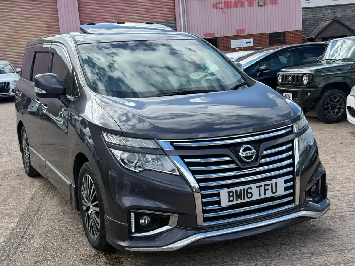 Używany Nissan Elgrand 2016 Szary Minivan