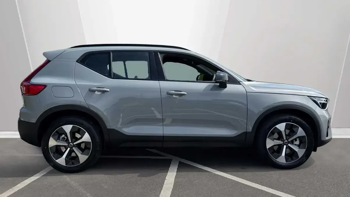 Used Volvo XC40 Plus 161 HP (118 kW) 2026 Silver SUV