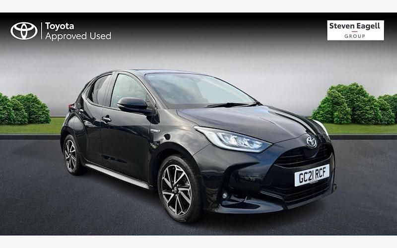 Used 2025 Toyota Yaris Hybrid Design Hatchback | £16,631 (Super price) - Image 1/3
