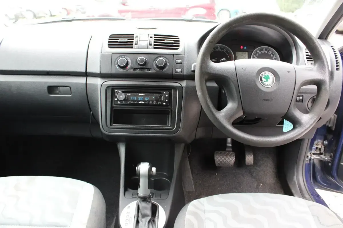 Used Skoda Fabia 105 HP (77 kW) 2009 Blue Estate