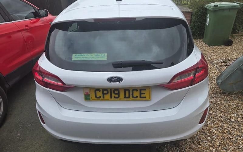Used Ford Fiesta Zetec 101 HP (74 kW) 2019 White Hatchback