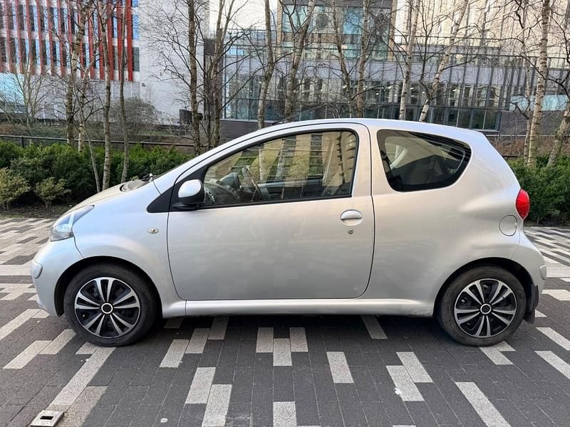 Used Toyota Aygo 67 HP (49 kW) 2006 Silver Hatchback