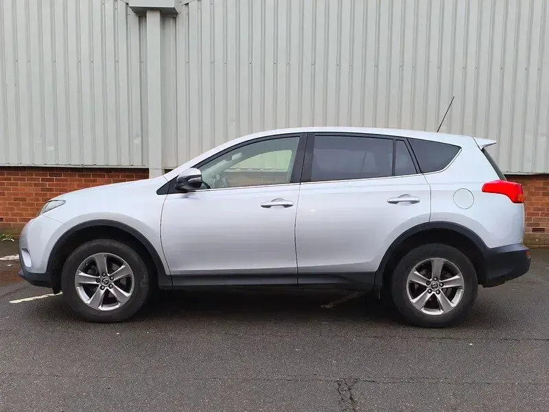 Usado Toyota RAV4 Business Edition 124 HP (91 kW) 2015 Prateado SUV