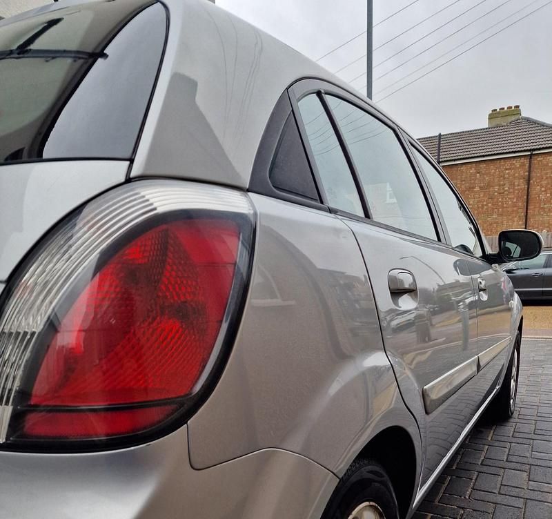 Used Kia Rio 2011 Silver Hatchback