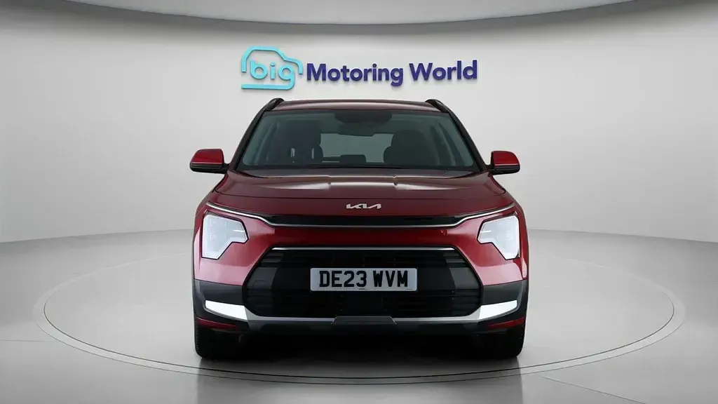Gebraucht Kia Niro 139 PS (102 kW) 2023 Rot SUV