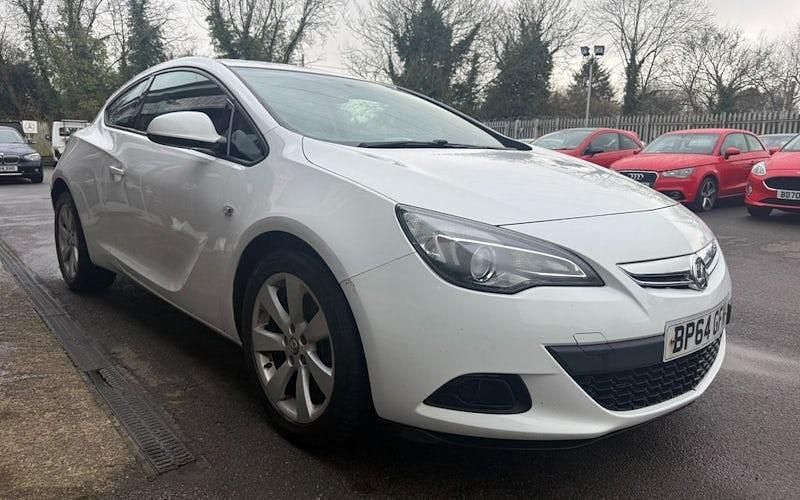 Used Vauxhall Astra GTC Sport 140 HP (102 kW) 2014 White Coupe