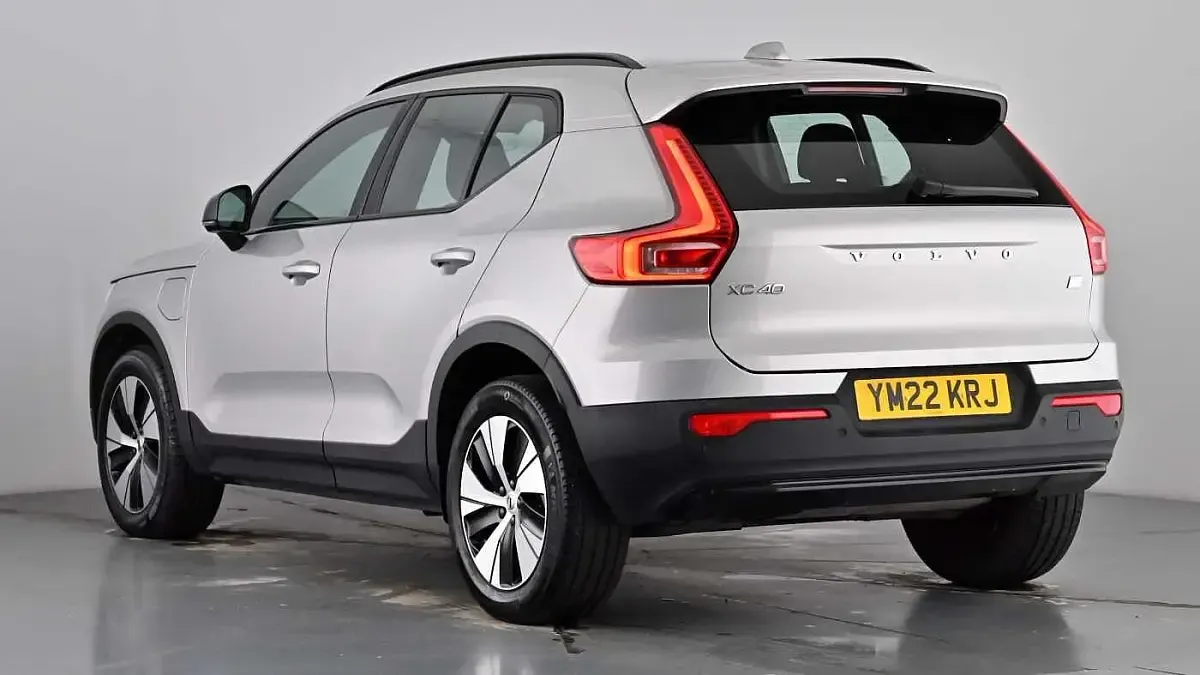 Usado Volvo XC40 Plus 211 CV (155 kW) 2022 Plateado SUV