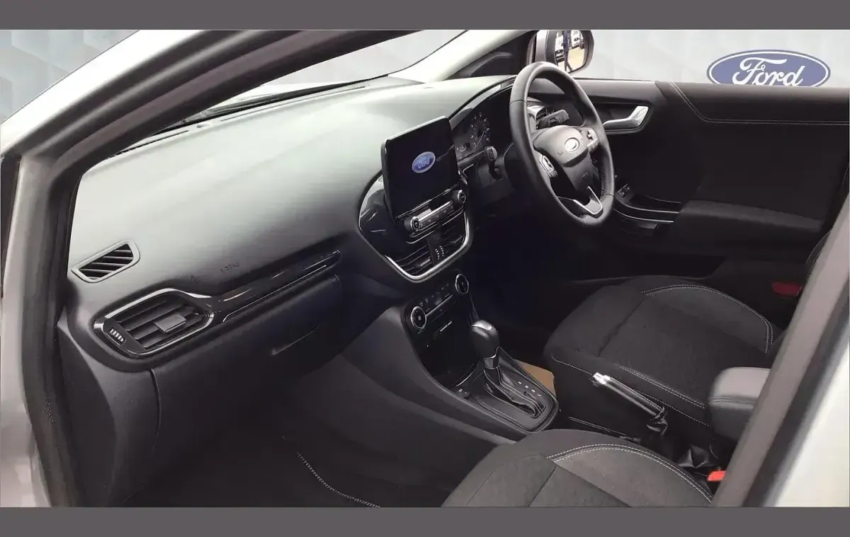 Käytetty Ford Puma Titanium 123 HP (90 kW) 2024 Hopea Katumaasturi