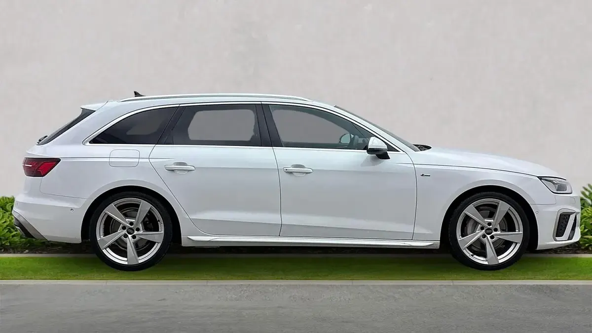 Used Audi A4 S-Line 204 HP (150 kW) 2024 White Estate