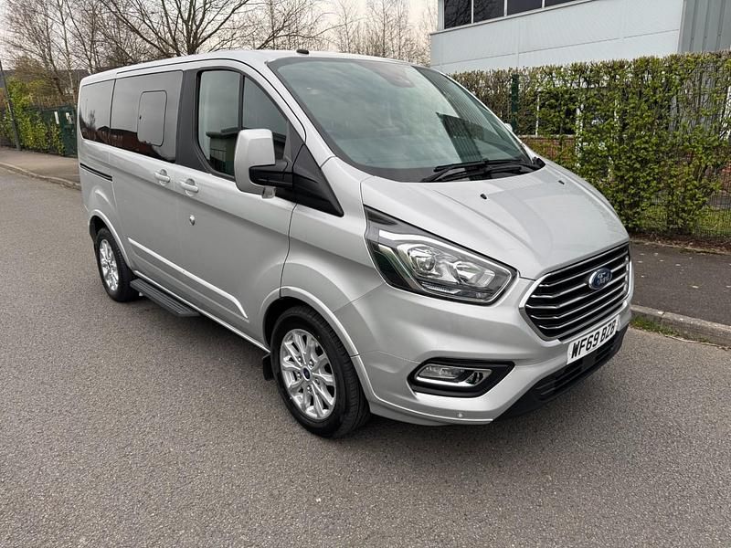 Usado Ford Tourneo Titanium 130 HP (95 kW) 2019 Prateado Monovolume