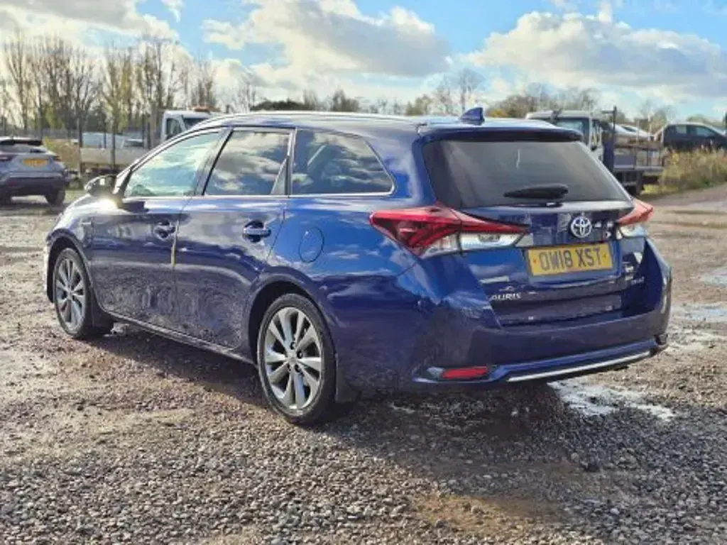 Used Toyota Auris Hybrid 136 HP (100 kW) 2018 Blue Estate