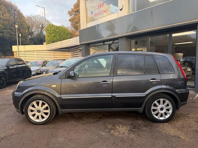 Used Ford Fusion Titanium 99 HP (72 kW) 2009 Grey Hatchback