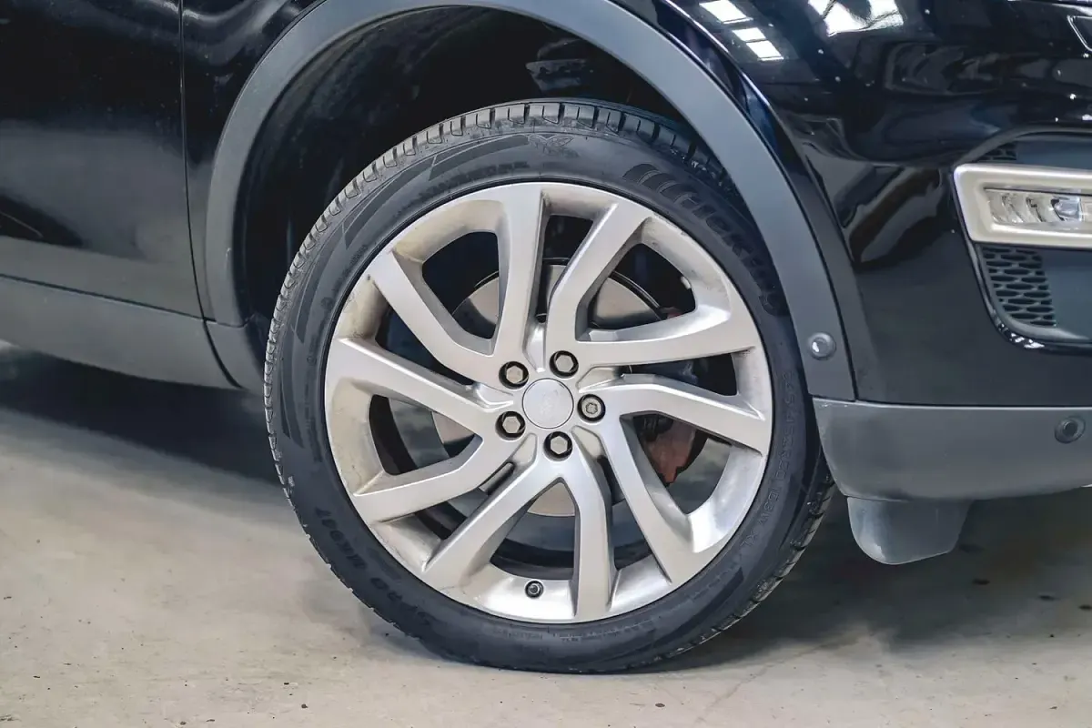Used Land Rover Discovery Sport HSE Luxury 180 HP (132 kW) 2018 Black SUV