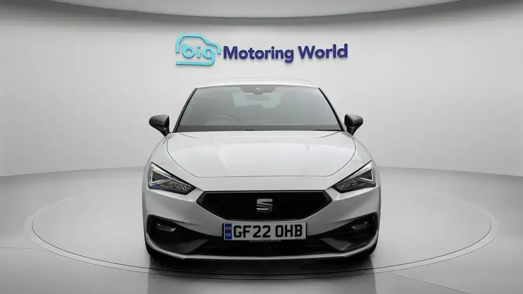 Used Seat Leon FR Sport 130 HP (95 kW) 2022 White Hatchback