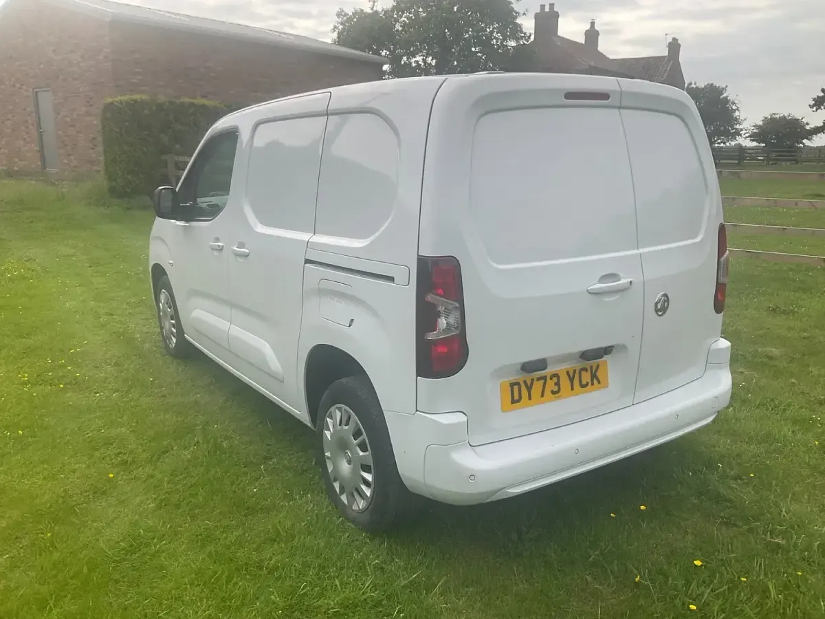 Used Vauxhall Combo 100 HP (73 kW) 2023 White MPV