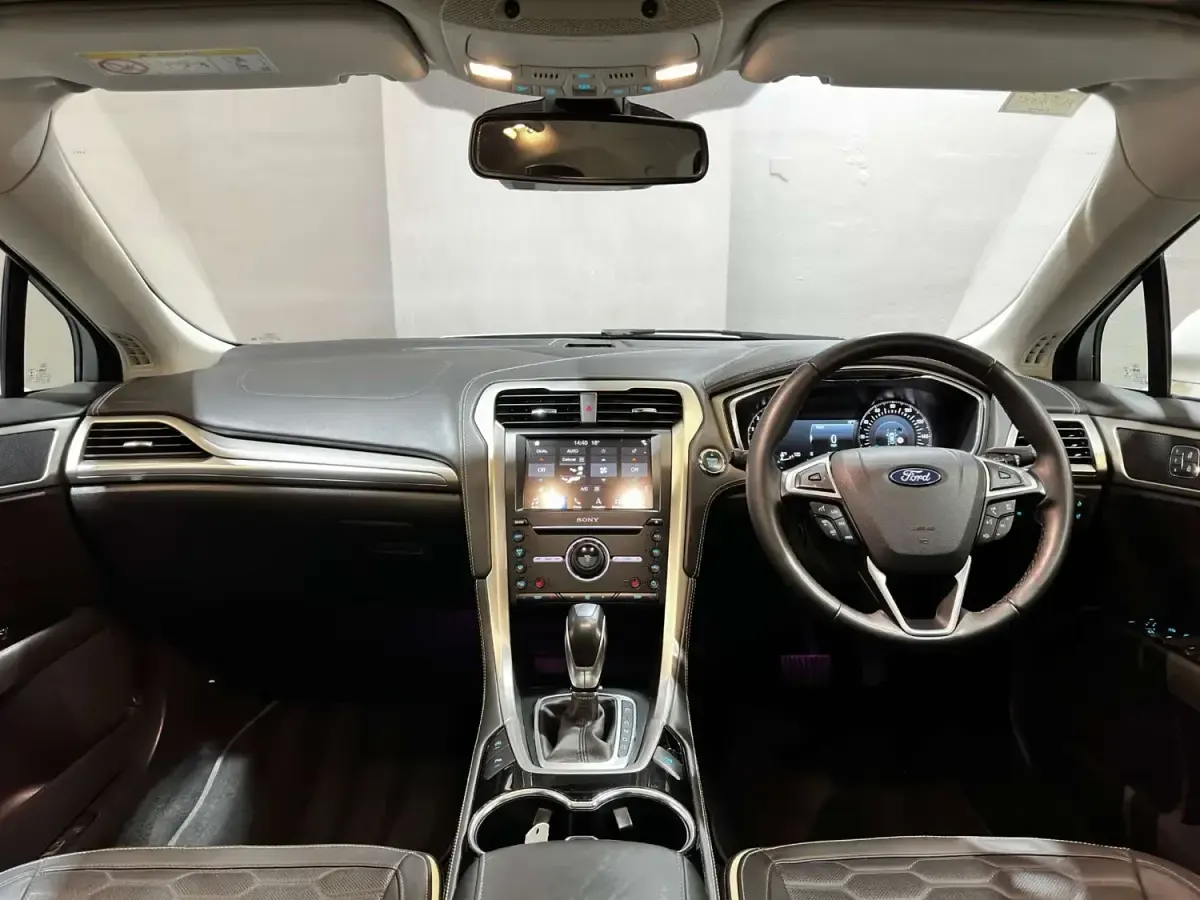 Begagnad Ford Mondeo Vignale 2017 Vit Halvkombi
