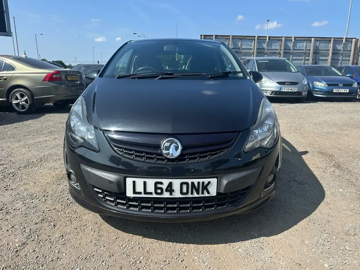 Usado Vauxhall Corsa Edition 100 HP (73 kW) 2014 Preto Citadino