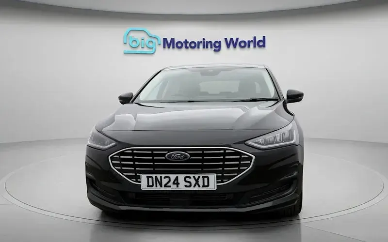 Begagnad Ford Focus Titanium 125 HK (91 kW) 2024 Svart Halvkombi