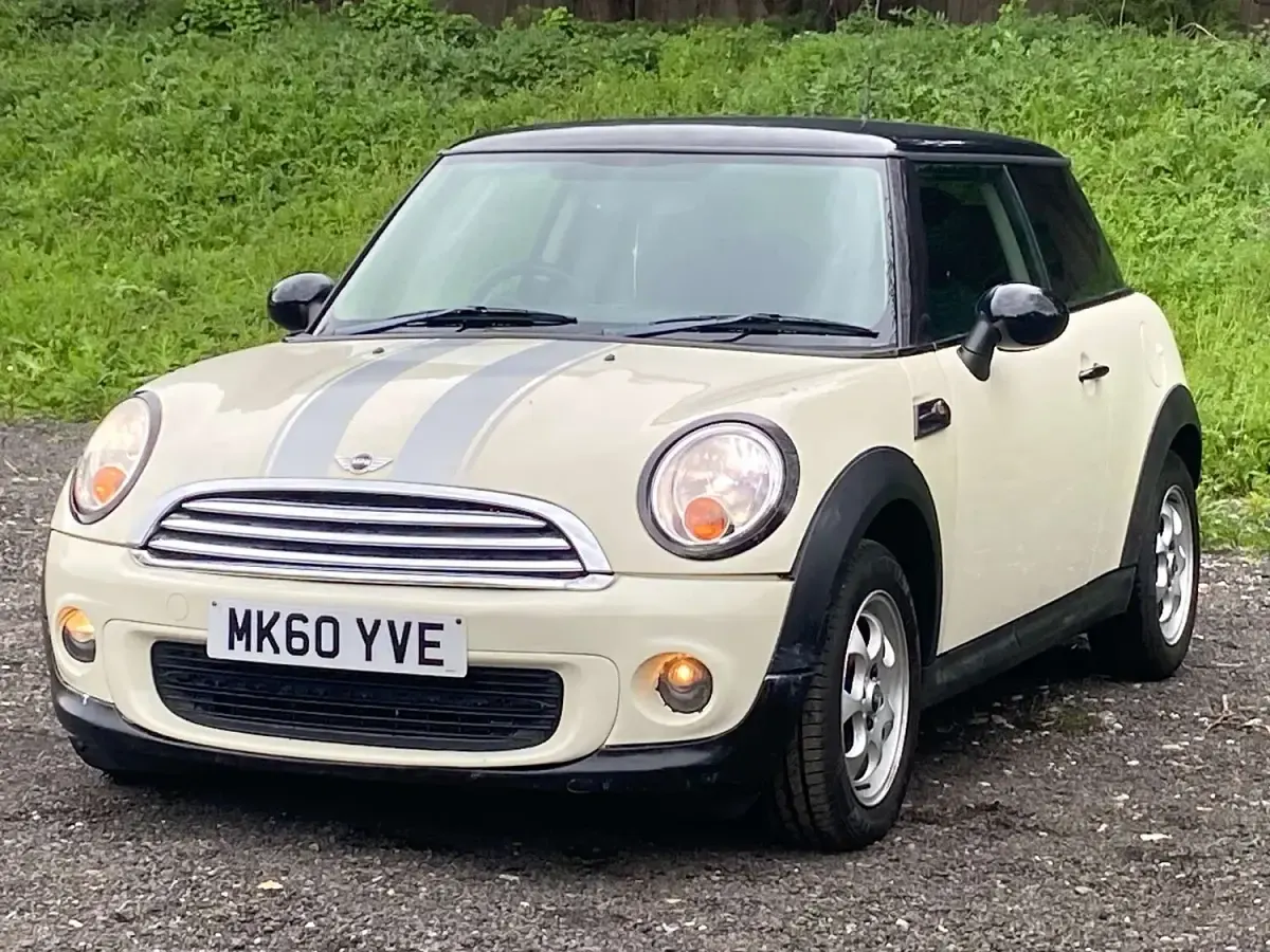 Used Mini Cooper Hatch 122 HP (89 kW) 2010 White Hatchback