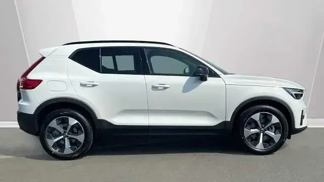 New Volvo XC40 Plus 161 HP (118 kW) 2027 SUV