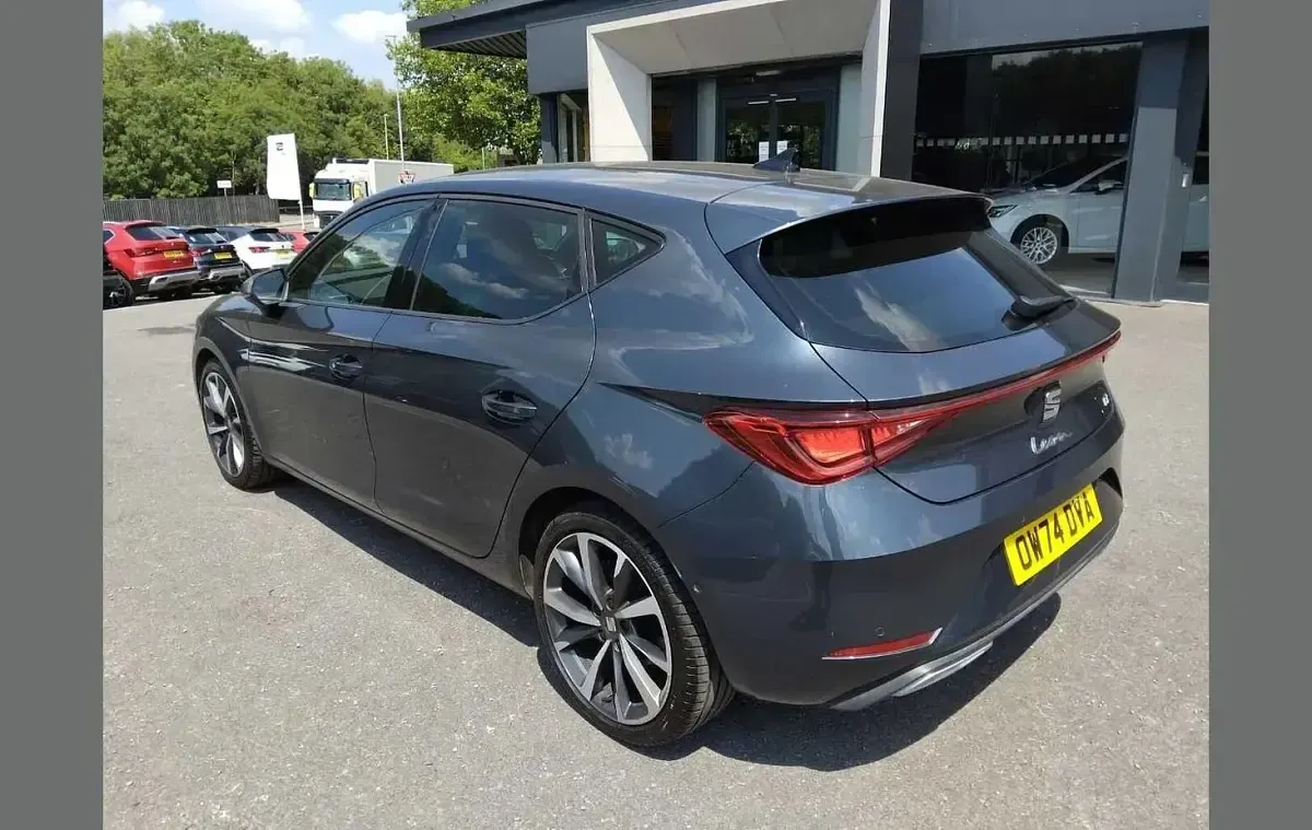 Used Seat Leon FR Sport 147 HP (108 kW) 2025 Grey Hatchback