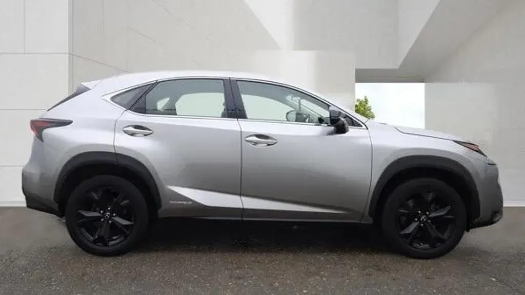 Used Lexus NX300h Sport Line 195 HP (143 kW) 2017 Silver SUV