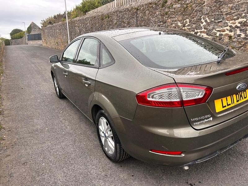Used Ford Mondeo Zetec 2011 Green Hatchback