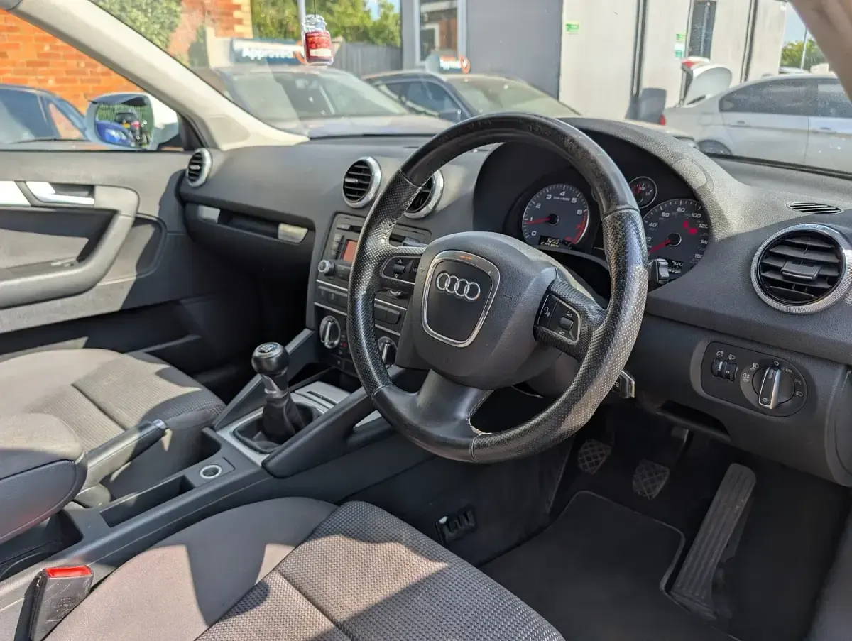 Used Audi A3 Sportback Sport 125 HP (91 kW) 2012 White Hatchback