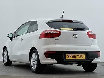 Used Kia Rio 2016 White Hatchback