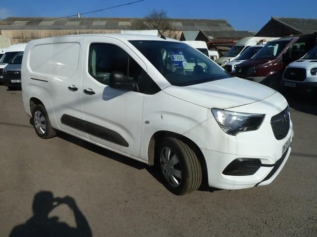Used Vauxhall Combo Sportive 100 HP (73 kW) 2020 White MPV