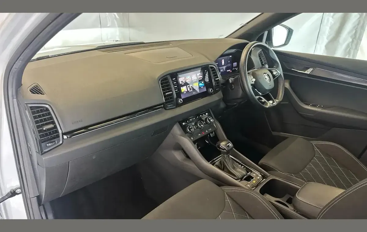 Used Skoda Karoq SportLine 187 HP (137 kW) 2023 White SUV