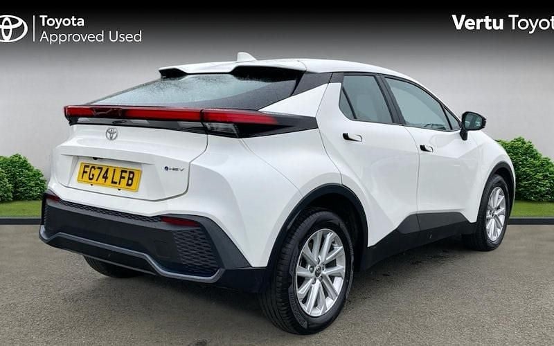 Used Toyota C-HR 140 HP (102 kW) 2026 SUV