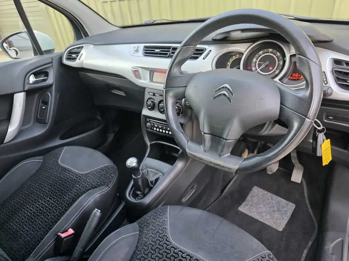 Used Citroën C3 VTR Sport 75 HP (55 kW) 2010 White Hatchback
