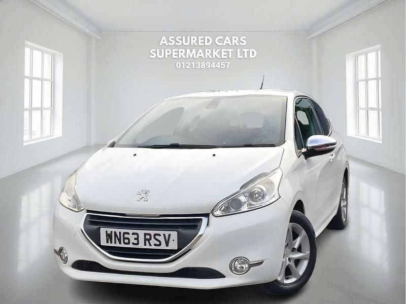 Used Peugeot 208 Allure 70 HP (51 kW) 2013 White Hatchback
