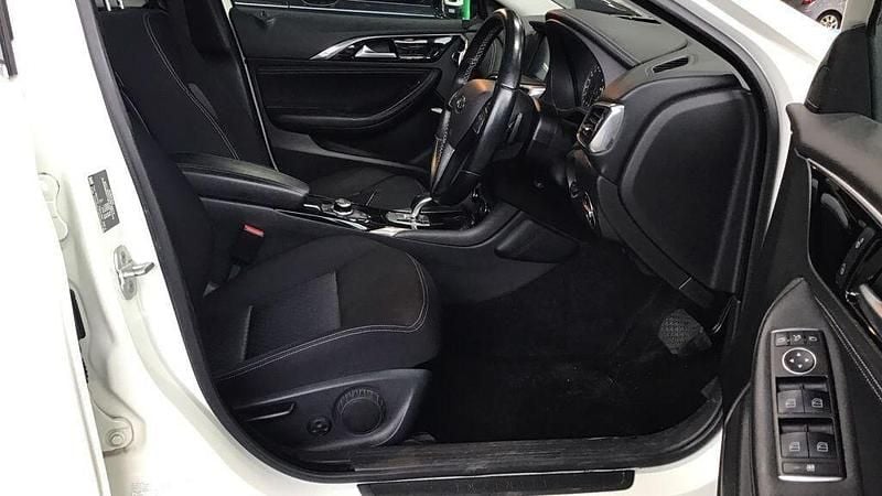 Used Infiniti Q30 Premium 2016 White Hatchback