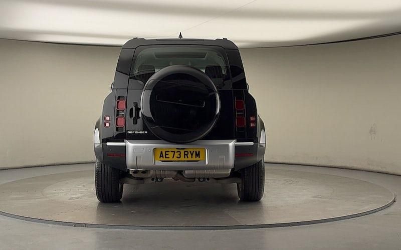 Used Land Rover Defender SE 250 HP (183 kW) 2023 Santorini black SUV