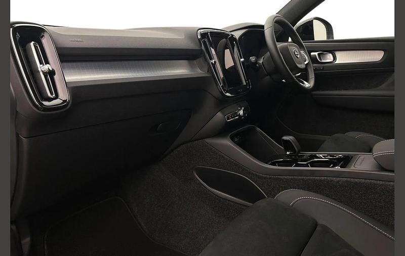 Used Volvo XC40 Plus 194 HP (142 kW) 2025 Blue SUV