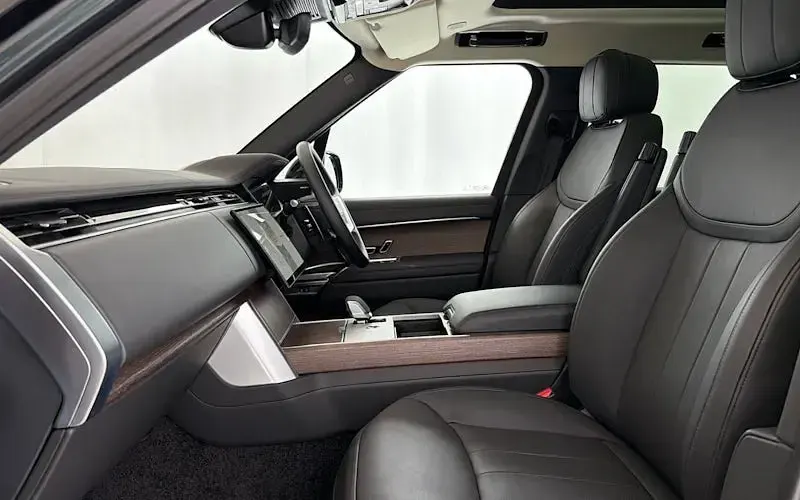 Second-hand Land Rover Range Rover SE 300 CP (220 kW) 2026 SUV