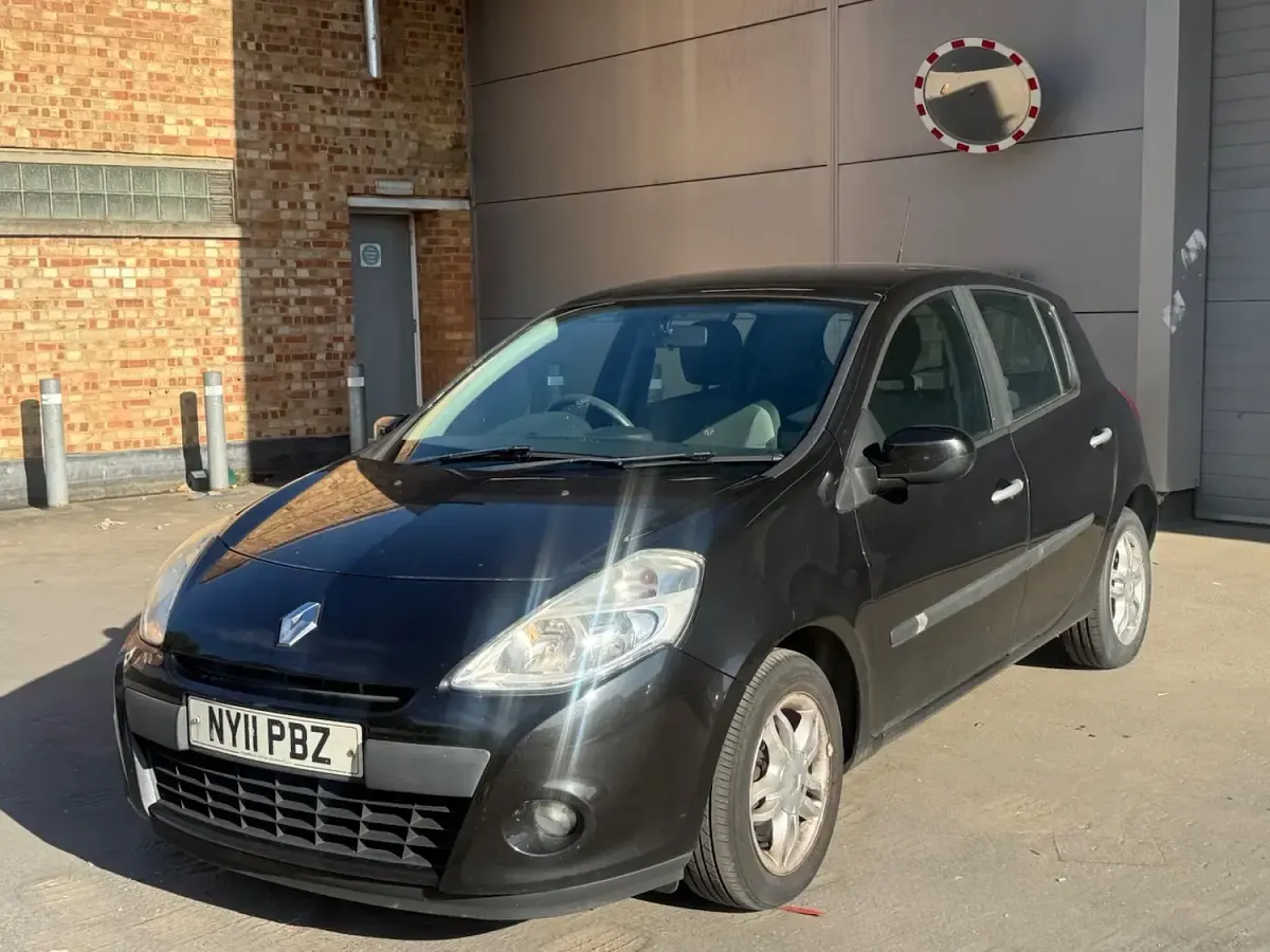 Used Renault Clio Expression 86 HP (63 kW) 2011 Black Hatchback