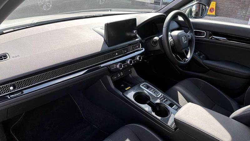 Used Honda Civic Sport 182 HP (133 kW) 2025 Premium paint  platinum white  Hatchback