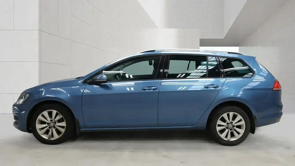 Used VW Golf VII SE 105 HP (77 kW) 2014 Blue Estate