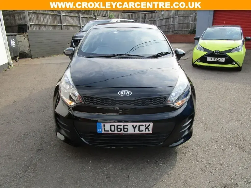 Usado Kia Rio Air 84 CV (61 kW) 2017 Negro Utilitario