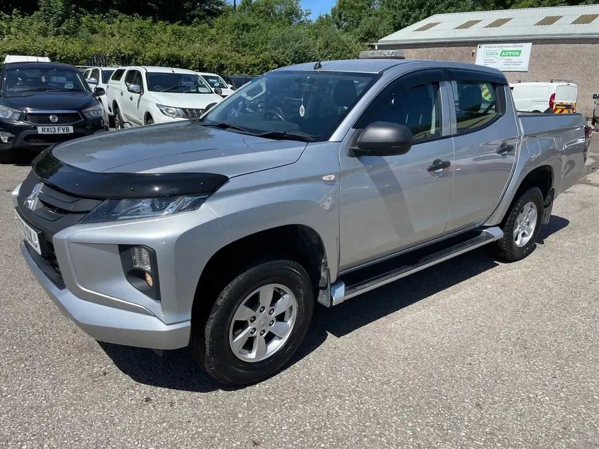 Used Mitsubishi L200 150 HP (110 kW) 2020 Silver Pickup