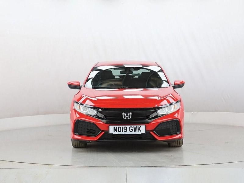 Begagnad Honda Civic SE 126 HK (92 kW) 2019 Röd Halvkombi