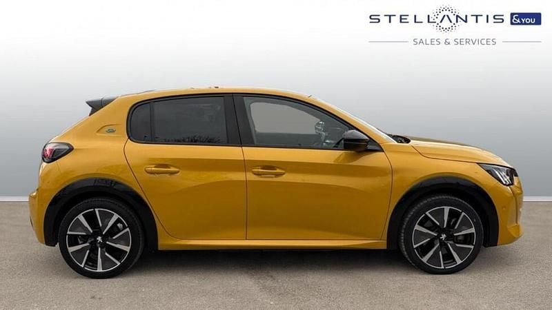Used Peugeot e-208 GT 98 kW (134 HP) 2022 Yellow Hatchback