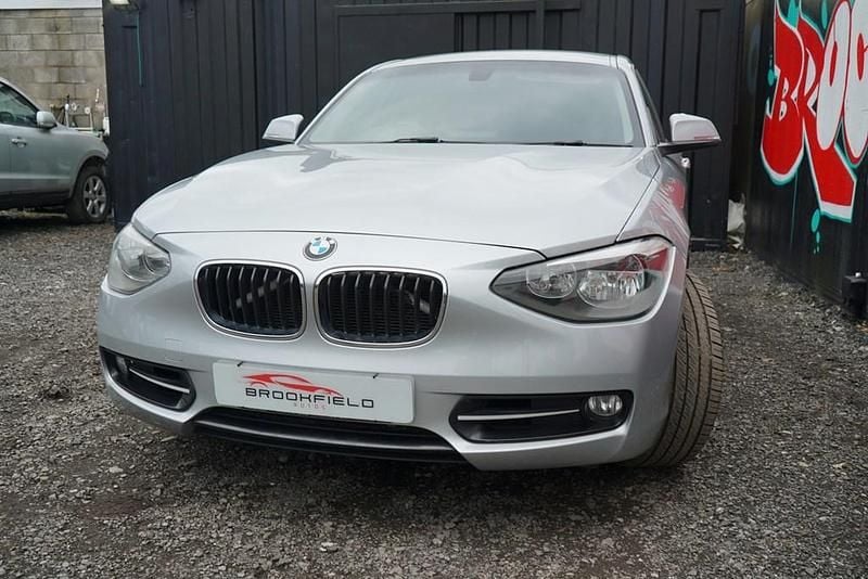 Begagnad BMW 120 Sport Line 184 HK (135 kW) 2011 Silver Halvkombi
