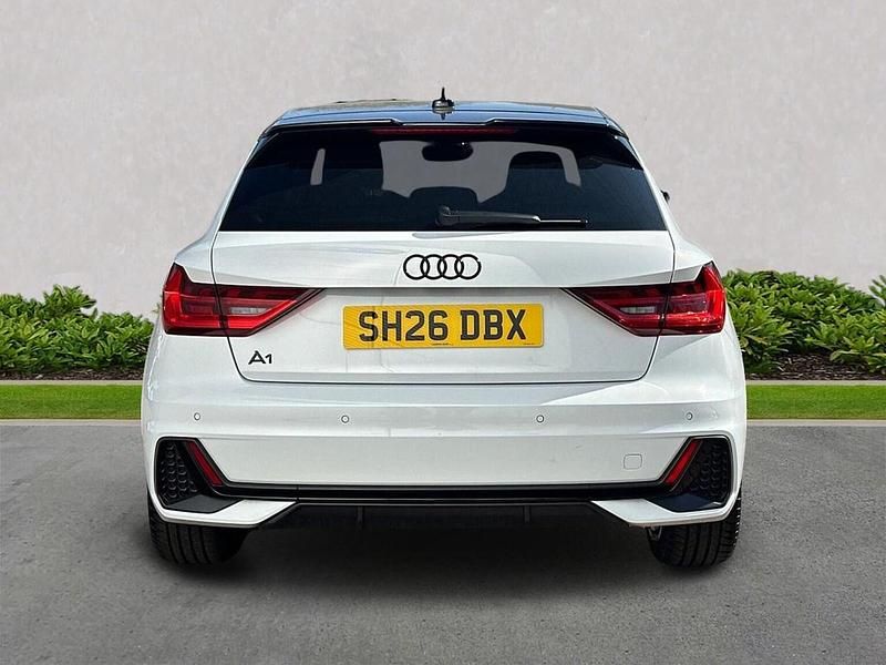 Usado Audi A1 Black Edition 95 HP (69 kW) 2022 Branco SUV